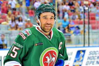 Данис Зарипов - Александр Черных - Агент Зарипова сообщил, что хоккеист, скорее всего, подпишет однолетний контракт с "Ак Барсом" - sport.ru