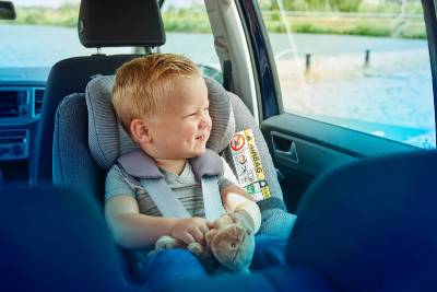 Смолянам напоминают о безопасной перевозке детей в автомобиле