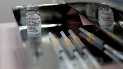 Более 420 человек заболели после вакцинации Moderna и Pfizer в Швейцарии