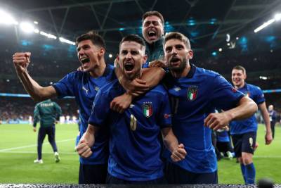Италия обыграла Испанию в серии пенальти и стала первым финалистом Евро-2020