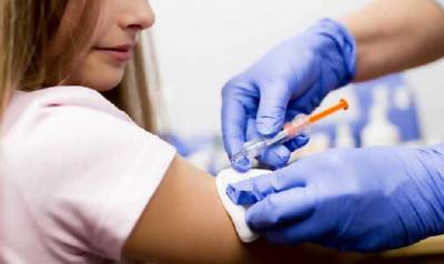 В Латвии хотят ввести обязательную вакцинацию от COVID-19: непривитых могут уволить