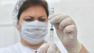 Главный педиатр Москвы назвал причины для вакцинирования подростков