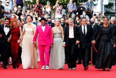 Наряды звезд на Каннском кинофестивале: Белла Хадид в Gaultier, Марион Котийяр – в Chanel