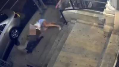 Полиция Нью-Йорка ищет преступника, избившего российскую туристку