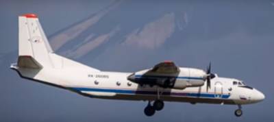 Тела погибших при крушении самолета на Камчатке пассажиров начали извлекать из воды