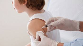 Вакцину от коронавируса начали получать дети