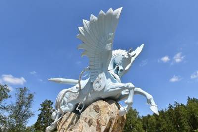 В Башкирии открыли памятник мифическому крылатому коню Акбузату