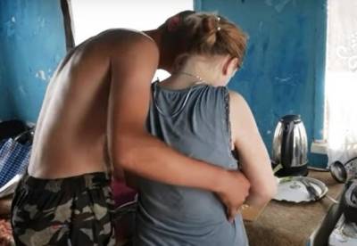 На Черниговщине 12-летняя девочка забеременела от 17-летнего парня (видео)
