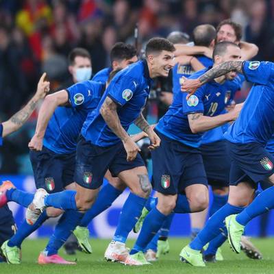 Итальянские болельщики всю ночь праздновали победу в полуфинале Евро-2020