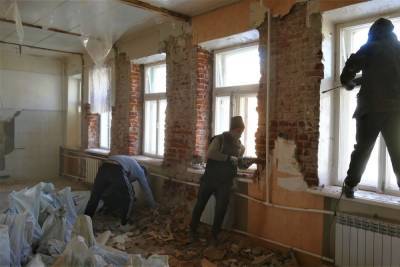 По нацпроекту ремонтируют детскую школу искусств в Котовске