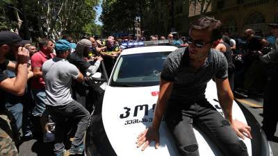 На митингах в Тбилиси задержаны более 100 человек - gazeta.ru - Тбилиси - Tbilisi
