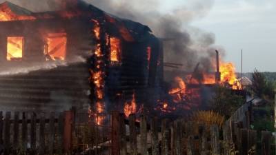 Шесть человек стали жертвами пожара в частном доме под Смоленском