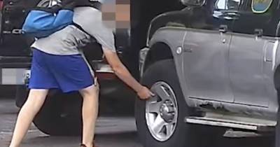 В Калининграде поймали подростков, ради популярности в TikTok скручивавших колпачки с колёс машин