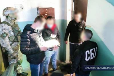 Под суд за расклейку листовок с угрозами украинским венграм пойдут трое мужчин