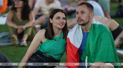 ФОТОФАКТ: Минчане смотрят чемпионат Европы по футболу на стадионе "Динамо"