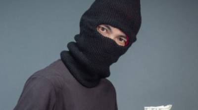 Захвативший заложников в тюменском банке предупредил о наличии у него "опасного предмета"