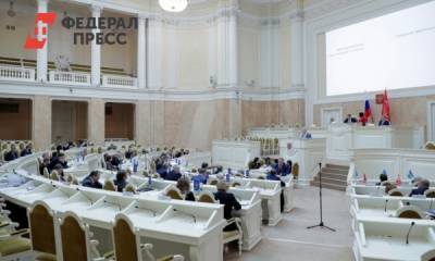 Избирком Петербурга заверил списки первых кандидатов в депутаты заксобрания