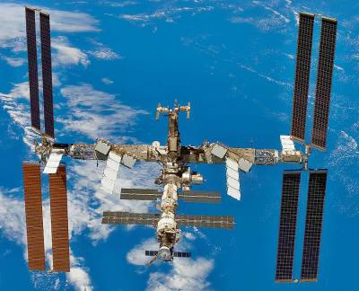 Роскосмос предупредил о скором сближении МКС с космическим мусором