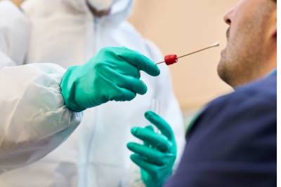 Еще почти две тысячи петербуржцев заразились коронавирусом