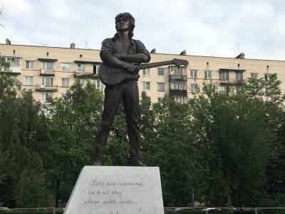 В Петербурге муниципалы смогут благоустраивать территории у памятников