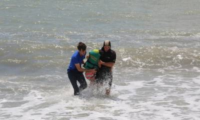 Россиянку с тремя детьми унесло в море во время купания - gubdaily.ru - Санкт-Петербург - Сочи - Апсны - район Гагрский