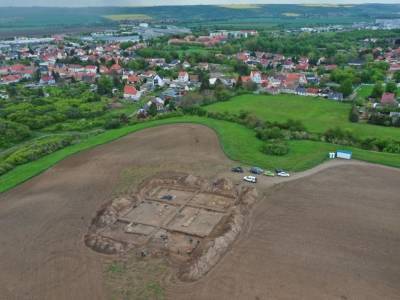 Руины собора времен императора Оттона Великого нашли под кукурузным полем в Германии