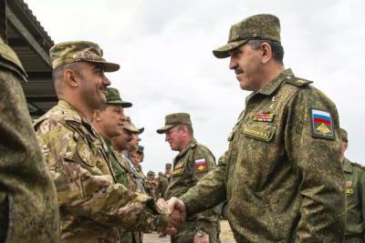 Российские военные активно тренируют таджикских коллег