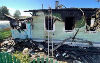 В РФ при пожаре в частном доме погибли пять детей
