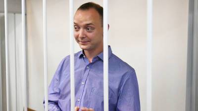 Песков не стал комментировать расследование дела Ивана Сафронова