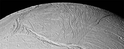 Найденный на спутнике Сатурна Энцеладе метан может указывать на наличие живых организмов