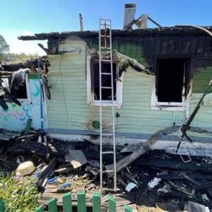 В результате пожара в частном доме в РФ погибли пять детей. Фото