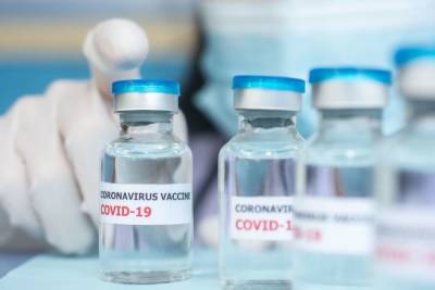 Заболевшим COVID-19 в процессе вакцинации петербуржцам дали рекомендации в Минздраве