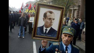 На Украине в шутку предложили вместе с Бандерой и Шухевичем присвоить звание героя «борцу за Украину» Гитлеру