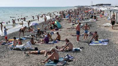 Роспотребнадзор ограничил доступ на санитарно-курортные пляжи