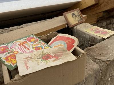 Журнал «Мурзилка» и старые семейные фото: что находят при ремонте крыш липецких домов