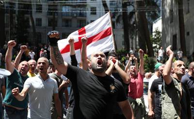 Polityka (Польша): радуга и погром в Тбилиси. Церковь и националисты вновь атакуют
