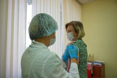 Около 40 сотрудников администрации Сыктывкара и их родственников получили вакцину от коронавируса