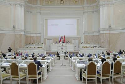 Парламент Петербурга взял перерыв от заседаний на две недели