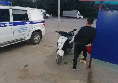 На площади Попова полиция остановила рязанца без прав и документов на скутер