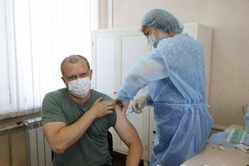 Первый заместитель губернатора Антон Кольцов сделал прививку от коронавируса