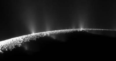 Метан на спутнике Сатурна может указывать на жизнь под толщей льда, – ученые