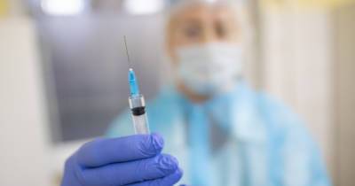 Власти области прокомментировали задержание сотрудницы поликлиники за торговлю сертификатами о прививках