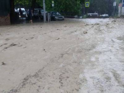 После отчета главы Крыма о ликвидации последствий дождей затопило город-курорт Саки (видео)