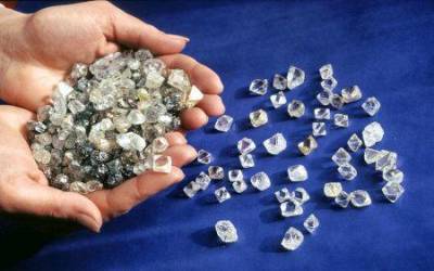 "АЛРОСА" выручила $32 млн на зарубежных аукционах крупных алмазов