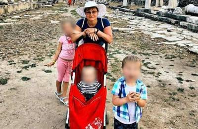 В Абхазии туристку из России с тремя детьми унесло в море