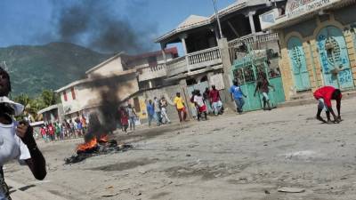 Гаити перешло на военное положение после убийства президента и его супруги