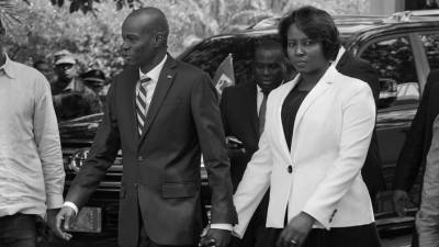 Посольство Гаити опровергло сообщения о смерти супруги президента