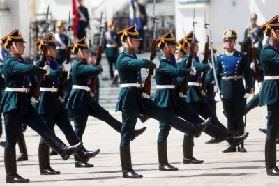 Церемонии развода караулов в Кремле приостановят из-за COVID-19