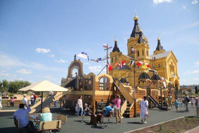 Детская площадка в виде корабля открылась на Стрелке в Нижнем Новгороде