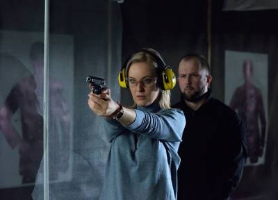 Яна Крайнова научилась стрелять и резать для съемок в сериале «Статья 105»